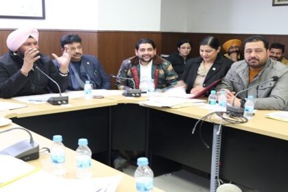 Punjab News: स्थानीय निकाय मंत्री ने समीक्षा बैठक में अधिकारियों को चल रहे प्रोजैक्टों में उच्च स्तरीय गुणवत्ता लाने के दिए निर्देश