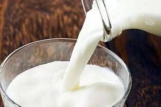 Pakistan News: पाकिस्तान में महंगाई की मार, 210 रु. लीटर दूध, चिकन के रेट सुनकर उड़ जाएंगे होश