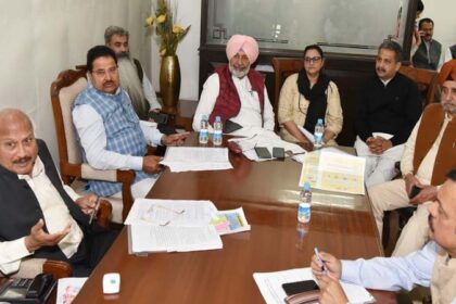 पजाब में सभी मॉल, किसान मंडी 31 मार्च तक रहेंगे बंद, धार्मिक सभाएं स्थगित, 50 से अधिक लोगों को इकट्ठा न होने देने के आदेश