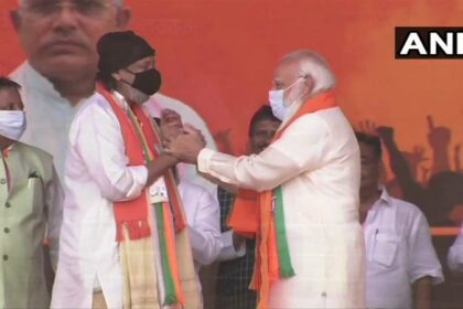 अभिनेता मिथुन चक्रवर्ती भाजपा में शामिल, कोलकाता के ब्रिगेड मैदान से PM मोदी के साथ भरी हुंकार
