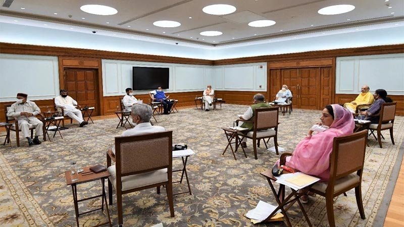 मोदी सरकार ने देशहित में आज लिए 6 बड़े फैसले, फायदा उठाने के लिए इस खबर को जरूर पढ़ें