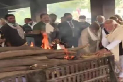 Heeraben Passes Away: पंचतत्व में विलीन हुआ पीएम मोदी की मां हीराबेन