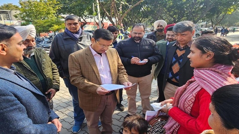 Punjab News: मुख्य सचिव द्वारा अस्पताल का औचक निरीक्षण