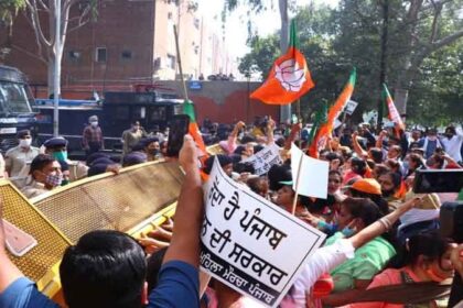 महिलाओं पर लाठी चार्ज, मोना जायसवाल बोलीं - कैप्टन राज में लड़कियों और महिलाओं की सुरक्षा राम-भरोसे