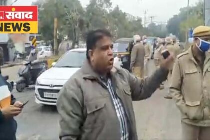 जालंधर में पुलिस के सामने हाथ जोड़ कर गिड़गिड़ाए कांग्रेसी पार्षद पति, ASI ने मारा धक्का, कहा - कागज दिखाओ
