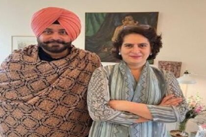 Punjab Politics: कांग्रेस नेता प्रियंका गांधी से मिले नवजोत सिंह सिद्धू, BJP जॉइन करने की अटकलों पर लगा विराम