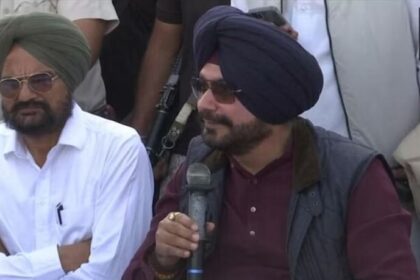 Navjot Singh Sidhu: मूसेवाला के घर पहुंचे नवजोत सिद्धू, आप सरकार पर साधा निशाना, कहा ...