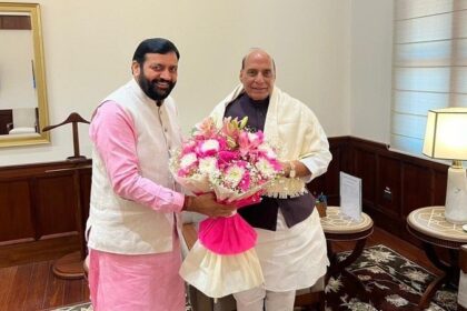 Haryana News: प्रदेश अध्यक्ष नायब सिंह ने रक्षा मंत्री से की मुलाकात, इन मुद्दों पर हुई चर्चा