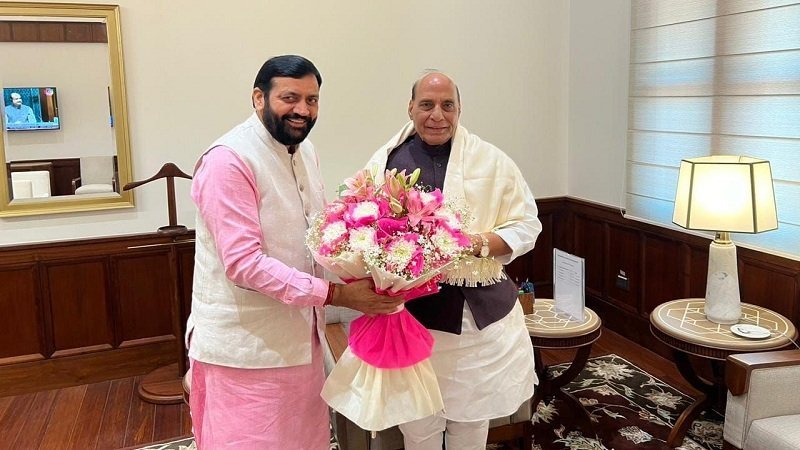 Haryana News: प्रदेश अध्यक्ष नायब सिंह ने रक्षा मंत्री से की मुलाकात, इन मुद्दों पर हुई चर्चा