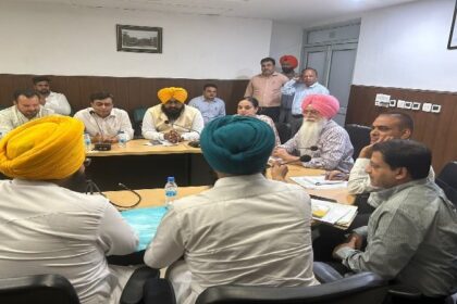 Punjab News: डॉ. निज्जर ने विकास कामों संबंधी विचार-विमर्श करने के लिए नगर सुधार ट्रस्टों के चेयरमैनों के साथ की मीटिंग