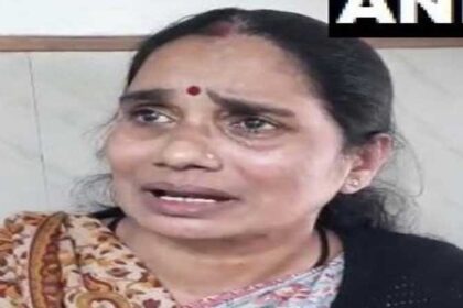 कोर्ट में रो पड़ीं निर्भया की मां, बोली- मैं भी इंसान हूं, हाथ जोड़कर कहती हूं, डेथ वारंट जारी कर दीजिए