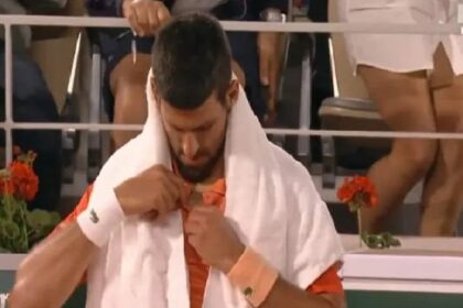 Novak Djokovic: नोवाक जोकोविच ने टेनिस मैच 2023 के दौरान पहनी एक रहस्यमयी डिवाइस, आखिरकार क्या थी यह डिवाइस, जाने यहां