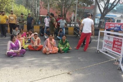 जालंधर के Oxford Hospital में मरीज की मौत, परिवार ने डाक्टरों पर लापरवाही का आरोप लगाकर किया हंगामा, धरना प्रदर्शन, मौके पर पहुंचे MLA