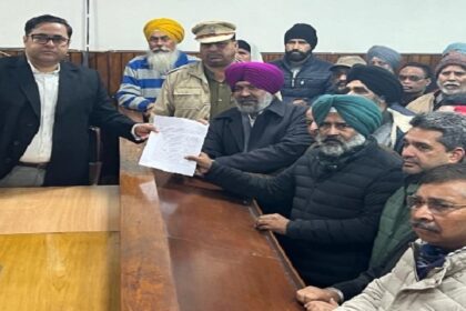 Jalandhar News: अवैध माइनिंग के खिलाफ कांग्रेस ने निकाला रोष मार्च, MLA परगट सिंह ने डीसी को सौंपा मांग पत्र