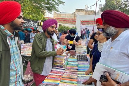 मंत्री परगट सिंह ने गदरी बाबेयां दे मेले में की शिरकत, खरीदीं किताबें, कहा -  शख्सियत निर्माण में साहित्य का अहम रोल