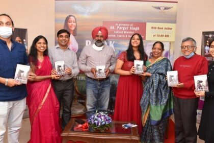 शिक्षा मंत्री परगट सिंह ने 12वीं की छात्रा खुशी शर्मा की पुस्तक का किया विमोचन, कहा- हुनर की कोई उम्र नहीं होती