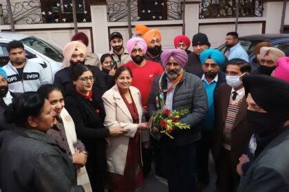 ਜਲੰਧਰ ਛਾਉਣੀ: ਪਰਗਟ ਸਿੰਘ ਨੇ ਚੋਣ ਮੁਹਿੰਮ ਵਿੱਚ ਵਿਰੋਧੀਆਂ ਨੂੰ ਪਛਾੜਿਆ, ਪੁੱਤਾਂ ਵਾਂਗ ਅਸ਼ੀਰਵਾਦ ਦੇ ਰਹੀਆਂ ਹਲਕੇ ਦੀਆਂ ਬਜ਼ੁਰਗ ਔਰਤਾਂ