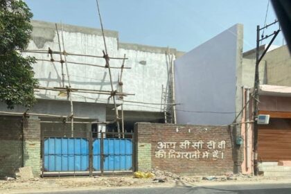 जालंधर: साईंदास स्कूल के पीछे ग्राउंड के साथ अवैध रूप से बन रही कामर्शियल बिल्डिंग, शिकायत के बाद भी 'कमिश्नर साहिबा' खामोश