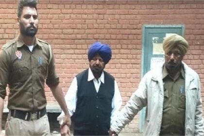 Punjab News: रंगे हाथों रिश्वत लेते पटवारी के खिलाफ DC का बड़ा एक्शन