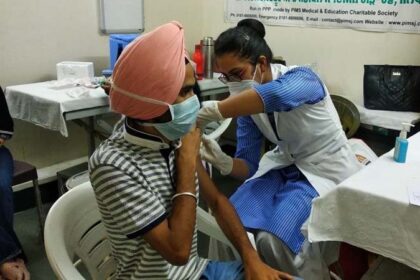 PIMS में कोरोना वैक्सीन लगाने का लगा कैंप, 18 से 44 वर्ष के लोगों का टीकाकरण