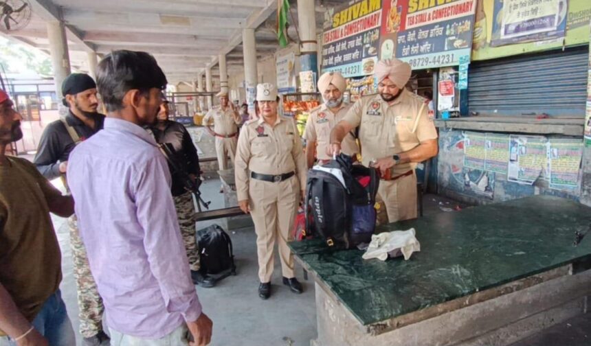 Punjab News: पुलिस ने रेलवे स्टेशनों समेत भीड़-भाड़ वाले स्थानों, बाज़ारों में चलाया तलाशी अभियान