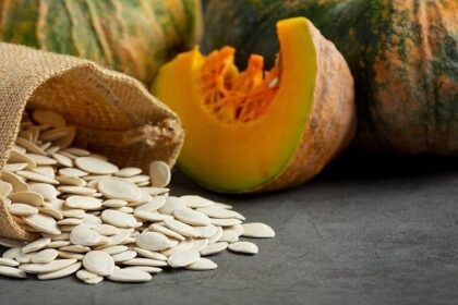 Pumpkin Seeds: कद्दू के बीज खाने से मिलते हैं कई फायदे, जानकर रह जाएंगे हैरान