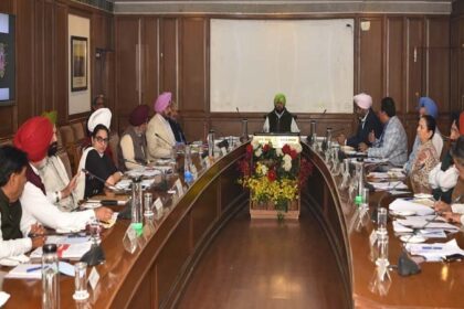 पंजाब में जलसों पर पाबंदी, बसों में सैनीटाइजर रखना अनिवार्य, पढ़ें सरकार का बड़ा फैसला