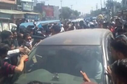 नशा तस्करों को पकड़ने पहुंची पंजाब पुलिस की टीम को गांव वालों ने घेरकर पीटा