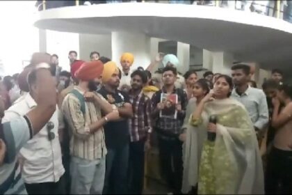 Punjab News: इस मशहूर यूनिवर्सिटी में जमकर हंगामा, छात्रों ने पीटा प्रोफेसर, जाने क्या है मामला