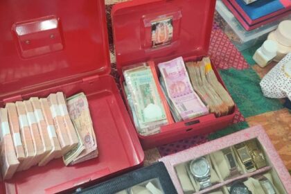 Big Breaking : छापेमारी में बरामद हुए सोने के बर्तन, महंगी घड़ियां और लाखों की ज्‍वेलरी