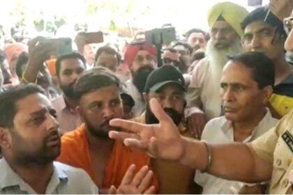 जालंधर: AAP के MLA शीतल अंगुराल ब्रदर्स ने पुलिस थाना घेरा, पुलिस अफसरों पर लगाए सनसनीखेज आरोप