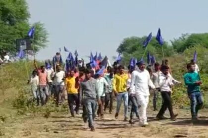 Rajasthan News: मारपीट से नाराज 250 दलित परिवारों ने हिंदू धर्म छोड़ा, मूर्तियां नदी में विसर्जित कीं