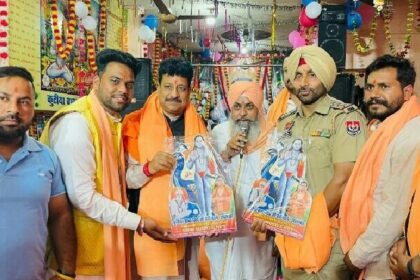Jalandhar News: शहर में विभिन्न धार्मिक समागमों में प्रभु चरणों का आशीर्वाद लेने पहुंचे विधायक रमन अरोड़ा