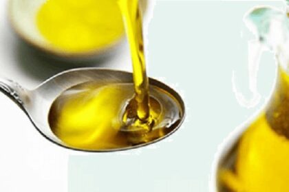 Refined Oil: आप भी खाते हैं रिफाइंड तेल तो हो जाएं सावधान, शरीर को बनाता है बीमारियों का घर