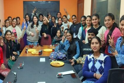 St Soldier News: सेंट सोल्जर इंस्टीट्यूट ऑफ बिजनेस मैनेजमेंट एंड एग्रीकल्चर कॉलेज ने 94.3 माय एफएम रेडियो स्टेशन का किया दौरा