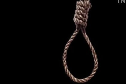 Chandigarh News: डीसी ऑफिस में क्लर्क ने फंदा लगाकर की ख़ुदकुशी, मौके पर पहुंची पुलिस