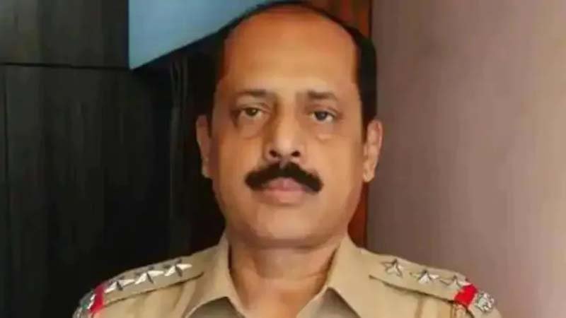 पुलिस अफसर हर महीने कॉल गर्ल को देता था 50 हजार, लड़कियों से 76 लाख के नोट भी गिनवाए