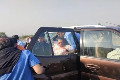 मुंबई-पुणे एक्सप्रेस-वे पर कार दुर्घटना में शबाना आजमी बुरी तरह घायल, जावेद अख्तर भी चोटिल