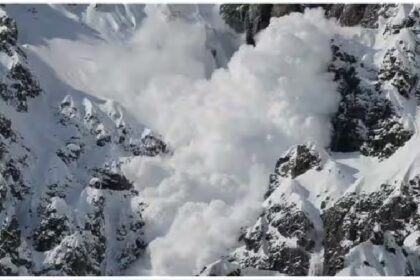 Sikkim Avalanche: सिक्किम के नाथू ला बॉर्डर इलाके में भारी हिमस्खलन, 6 टूरिस्ट की मौत, कई दबे