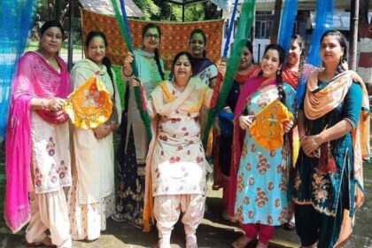 गिद्दा, भंगड़ा डाल कर डिप्स में मनाई गई तीज