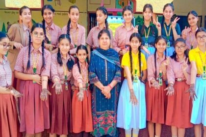 St. Soldier News: सेंट सोल्जर छात्राओं ने मेहँदी लगाकर किया प्रतिभा का प्रदर्शन