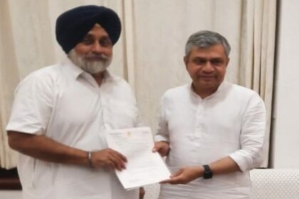 Punjab News: अधूरे कार्यों को लेकर सुखबीर बादल ने केंद्रीय मंत्री अश्विनी वैष्णव से की मुलाकात