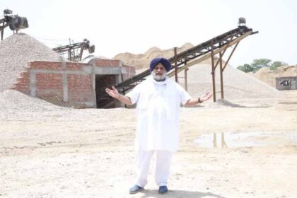 रेत खनन पर सुखबीर बादल का धावा, कांग्रेस MLA पर लगाया सनसनीखेज आरोप, कहा - अवैध रेत खनन में 1000 करोड़ रूपये की लूट