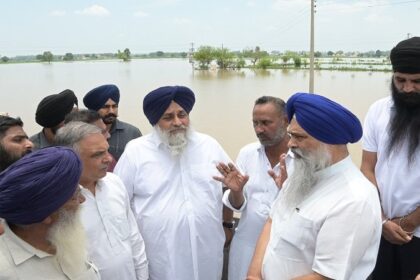 Punjab News: सरदार सुखबीर सिंह बादल ने बारिश और बाढ़ प्रभावित चार हलकों का किया दौरा
