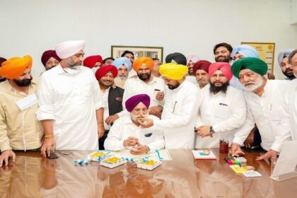 सुखजिन्दर सिंह रंधावा ने मुख्यमंत्री चरणजीत सिंह चन्नी की हाज़िरी में उप मुख्यमंत्री के तौर पर पद संभाला