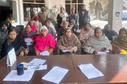 Jalandhar News: डॉ. सुनीता रिंकू ने पेंशन लाभपात्रियों को वितरित की पेंशन