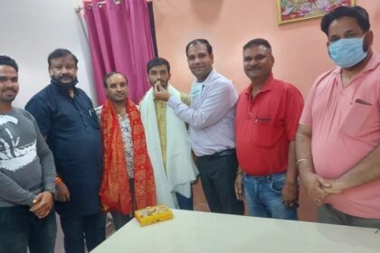 सन्नी शर्मा ने पंजाब बोर्ड की 12वीं में 96.23% अंक लाने वाले निखिल को किया सम्मानित