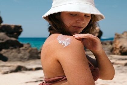 Sunscreen: सनस्क्रीन के फायदे ही नहीं नुकसान भी हैं, ऐसे बनाएं इसे सुरक्षित