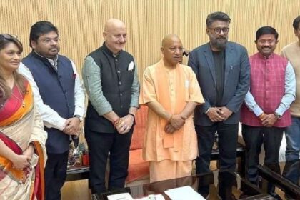 मुख्यमंत्री योगी आदित्यनाथ से The Kashmir Files की टीम ने की मुलाकात