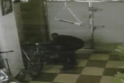 Jalandhar News: पंजाब में आप नेता के घर चोरी, सीसीटीवी में कैद हुआ चोर